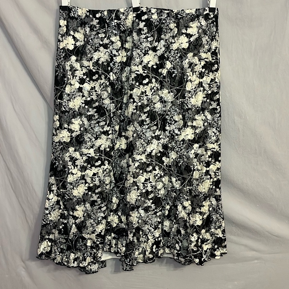 CJ Banks Floral Ruffle/Flutter Hem Skirt in Black, Gray/Silver & White/Cream -2X